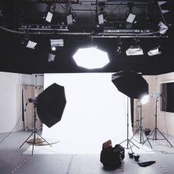 10 Best Photography Lighting Kits for Beginners (2022 Guide & Reviews)