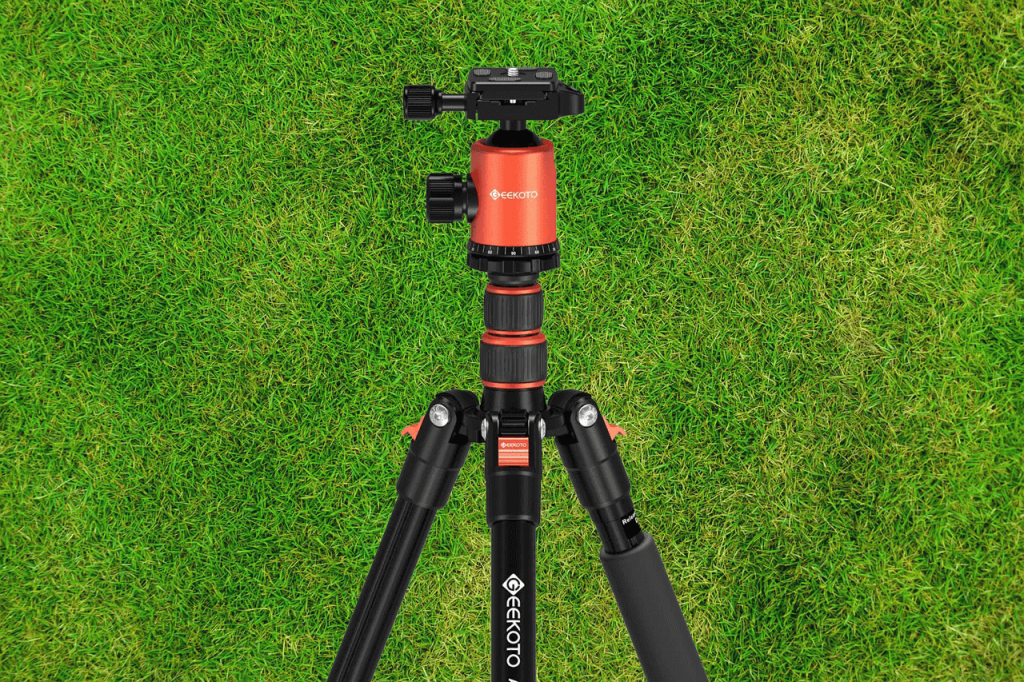 Geekoto 77 Inches: (best value tripod for canon)
